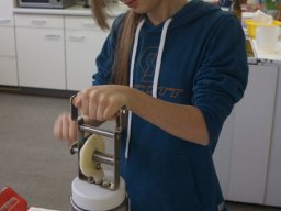 13 Gesunde Ernaehrung Butterherstellung